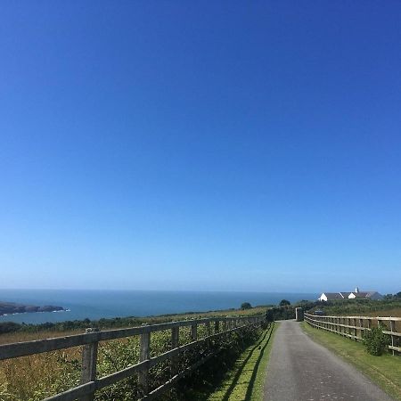 Hotel Sea And Mountain View Luxury Glamping Pods Heated Holyhead Exterior foto
