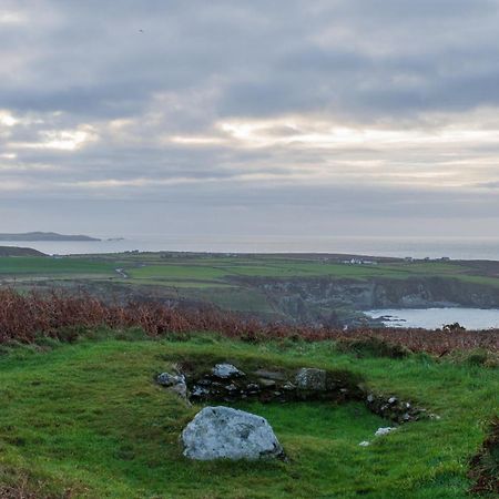 Hotel Sea And Mountain View Luxury Glamping Pods Heated Holyhead Exterior foto